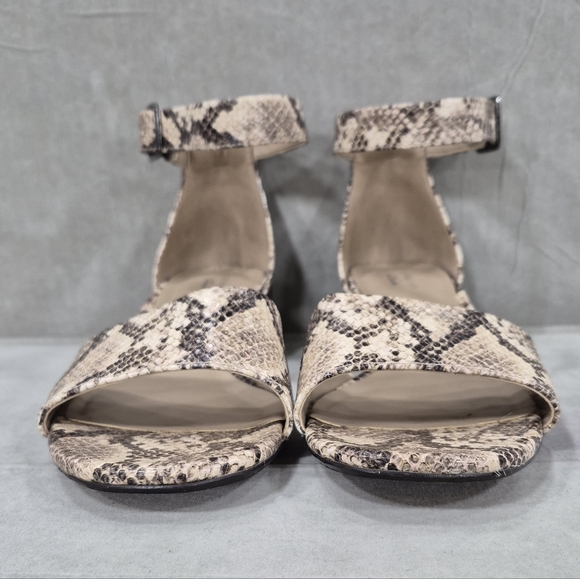 Clarks sandals women's 10 cream black snake embossed padded ankle strap low heel - Picture 4 of 14